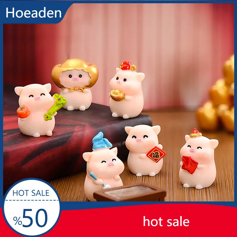

Cute Fortune Pig Resin Miniature Crafts Christmas Pendant DIY Micro Landscape