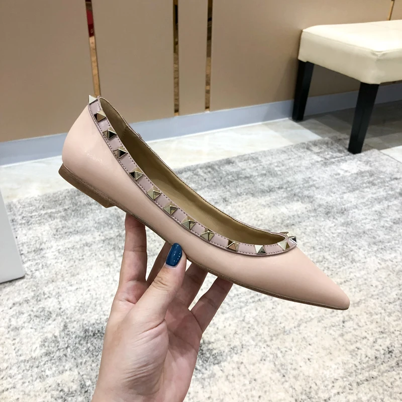 

2022 V Brand Rivet Flat Shoes New Low-mouth Pointed Toe Boat Shoes All Competitions Ballet Flats Soft Sole Women's Leather Bag
