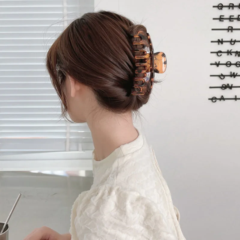 Крупные корейские заколки для волос модные акриловые женщин и девушек