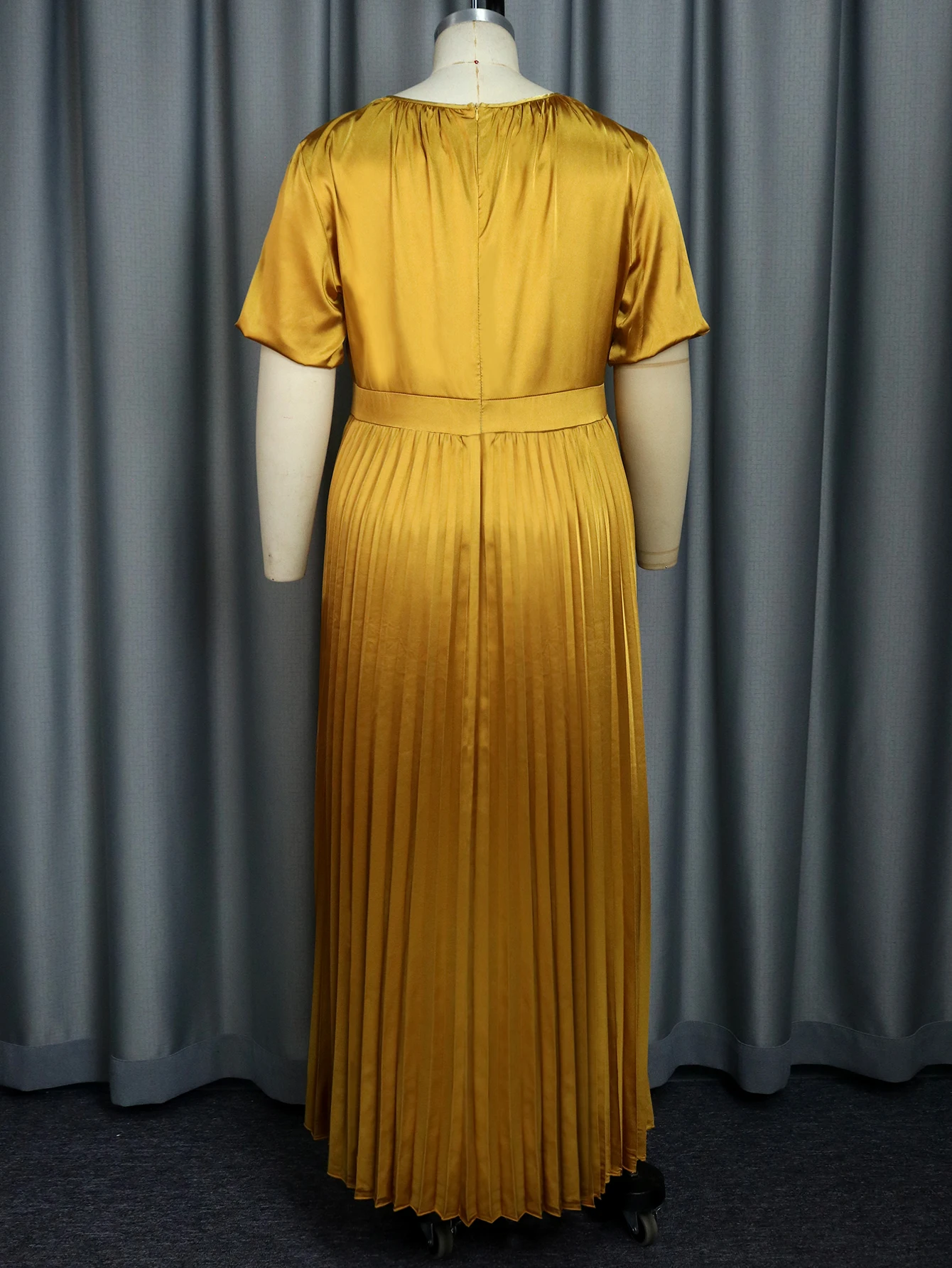 Платье женское Плиссированное ТРАПЕЦИЕВИДНОЕ с круглым вырезом и коротким