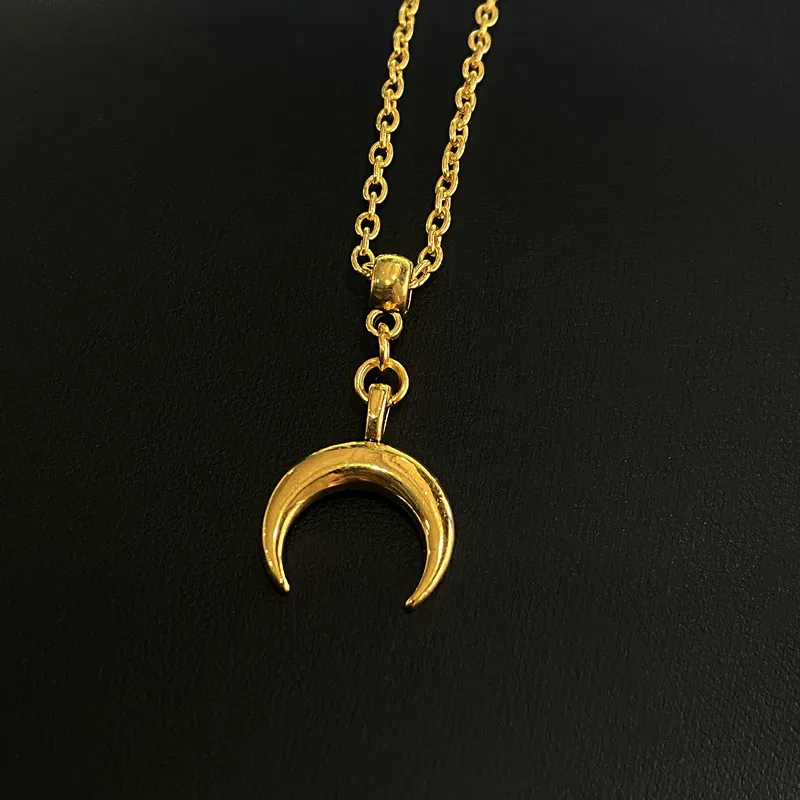 

New small fresh niche design moon necklace female simple wild net red trend collarbone chain