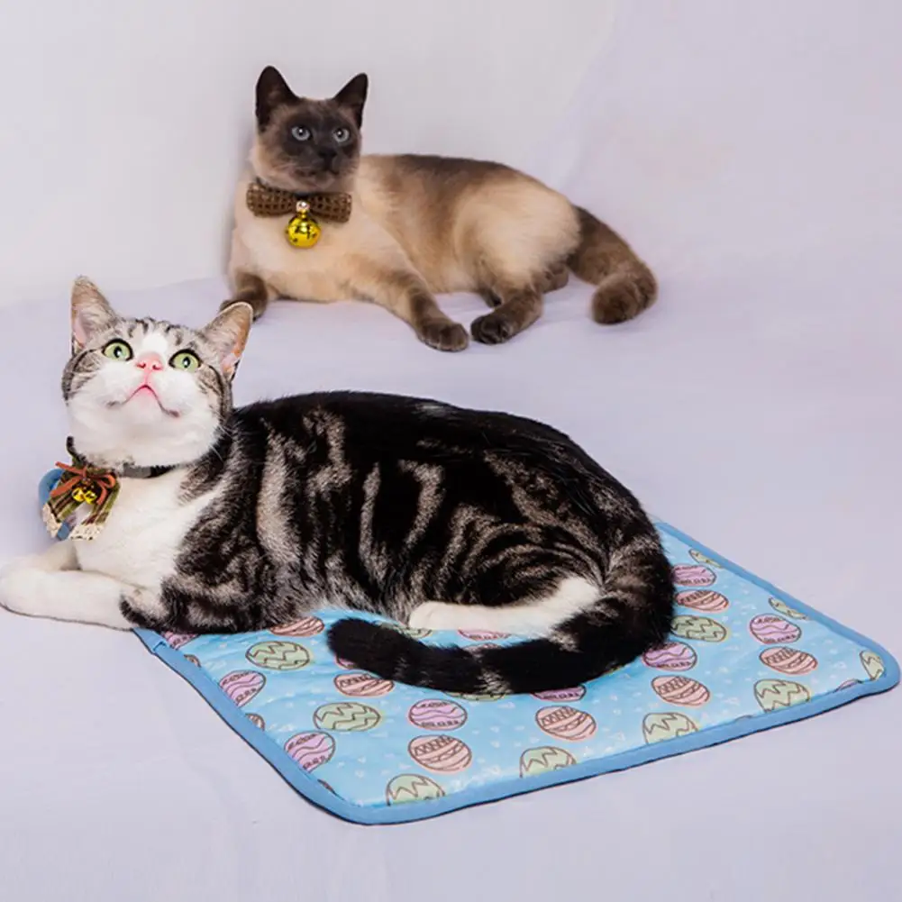 

Pet Cooling Mat Smudge-proof Non-deformed Cooling Air Permeable Comfortable Fabric Summer Pet Mats for Kitten