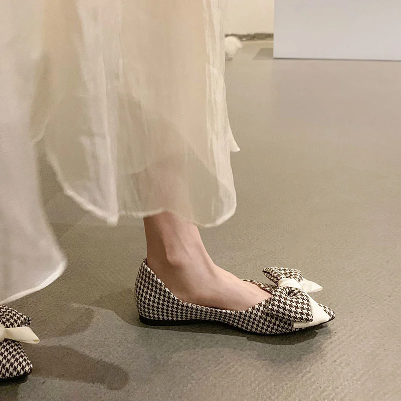 

Pointed single shoes women's spring 2022 new bow knot shallow mouth flat bottom anti-skid net red fashion versatile scoop shoes