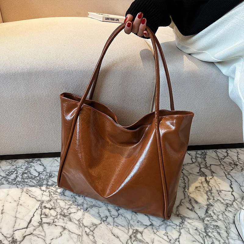 

2022 New Ladies Retro Large Capacity Shoulder Bag Fashion Net Red Commuter Tote Bag High Quality Shopping Bag Small Square Bag