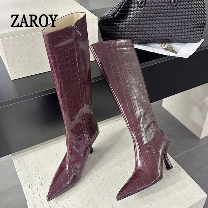 Фото Дизайнерские женские сапоги ZAROY бордового цвета до колена, на тонком каблуке, с острым носком, с боковой молнией, из искусственной кожи, длинные сапоги, роскошные сапоги для вечеринок №3