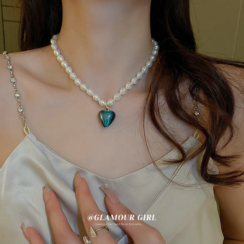 

CARLIDANA 2022 New Vintage Wedding Pearl Choker Necklace For Women Geometric Heart Pendant Necklaces Jewelry collier de perles