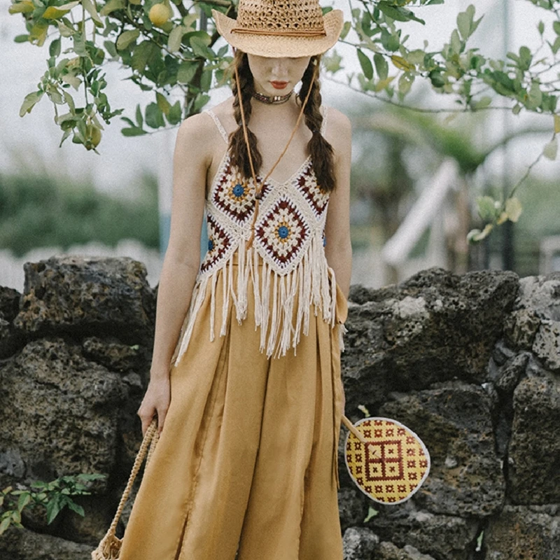 Топ вязаный женский без рукавов с бахромой кисточками по краю разные цвета