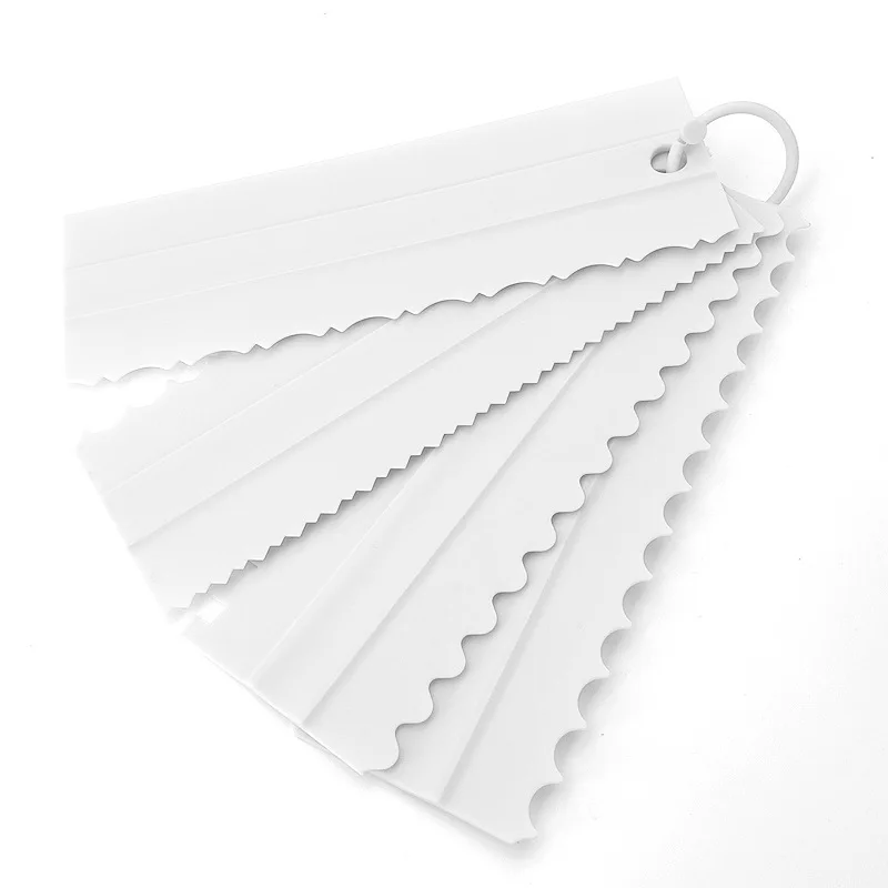 Набор из 4 пластиковых скребков для теста