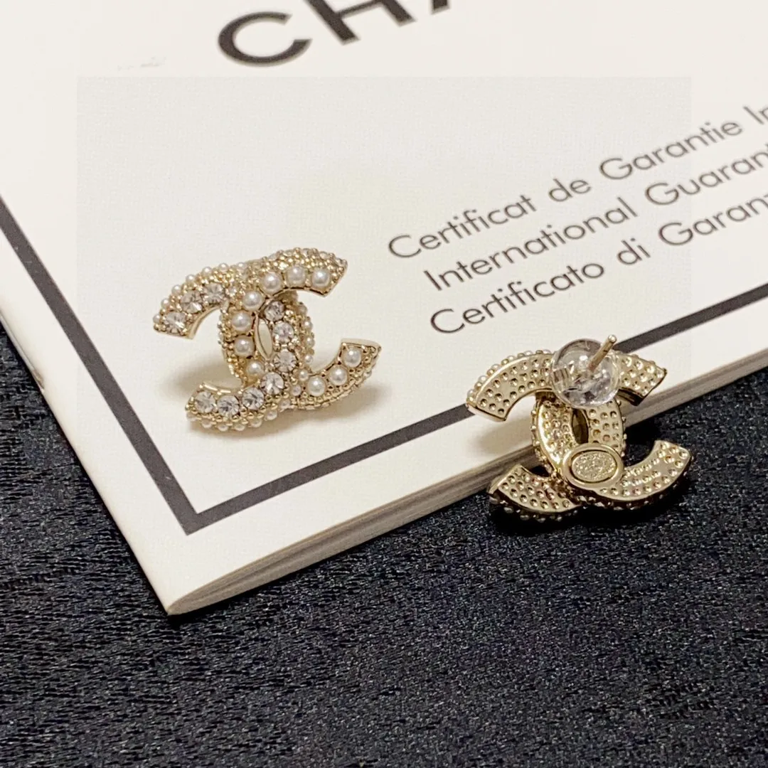 серьги в стил Chanel Просто и стильно красиво щедро подходит качестве подарка |