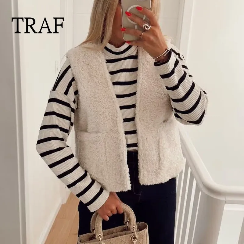 

TRAF Women Vest 2023 Autumn Winter Sleeveless Top Woman Jacket Vintage Lamb Hair Pockets Vest Female Waistcoat Chic Tops