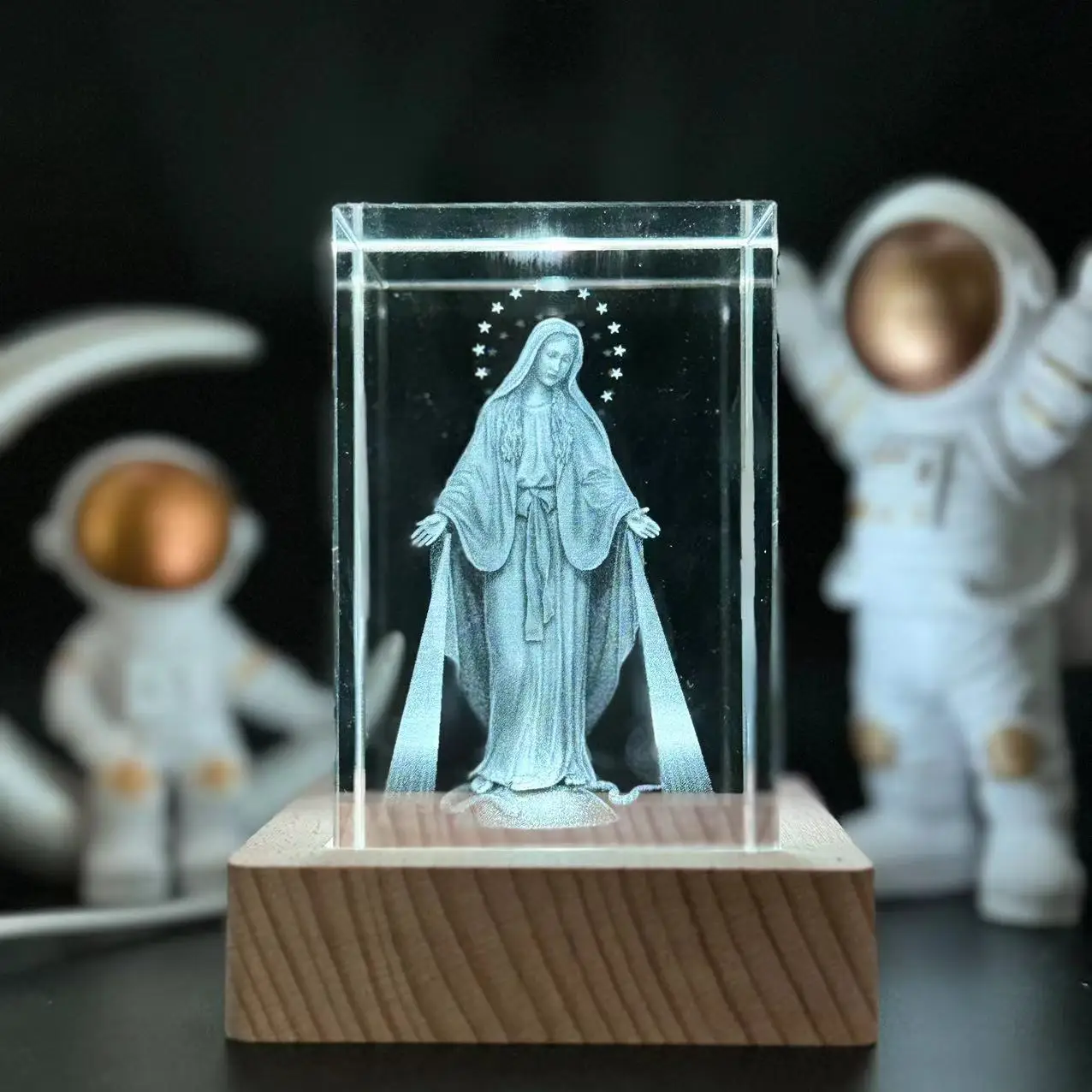 Хрустальный Ночник С 3d Лазерной Гравировкой Мэри Дизайн Красочным Светодиодным