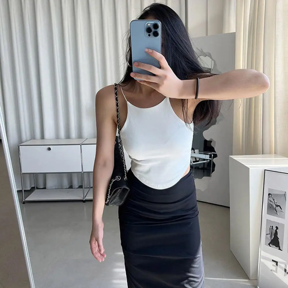 

2023 summer new crop tops sexy spaghetti strap tanke top women built in bra off shoulder solid color sleeveless camisole ins