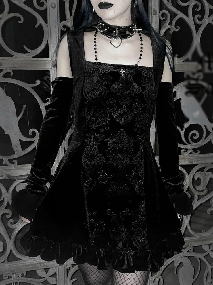 

Женское платье-корсет на тонких бретелях, с открытыми плечами