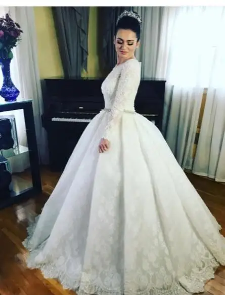 

Verngo Luxury Lace Applique Long Sleeves Wedding Dresses O-Neck Buttons Back Chape Train Vintage Saudi Arabic Women Bride Gowns