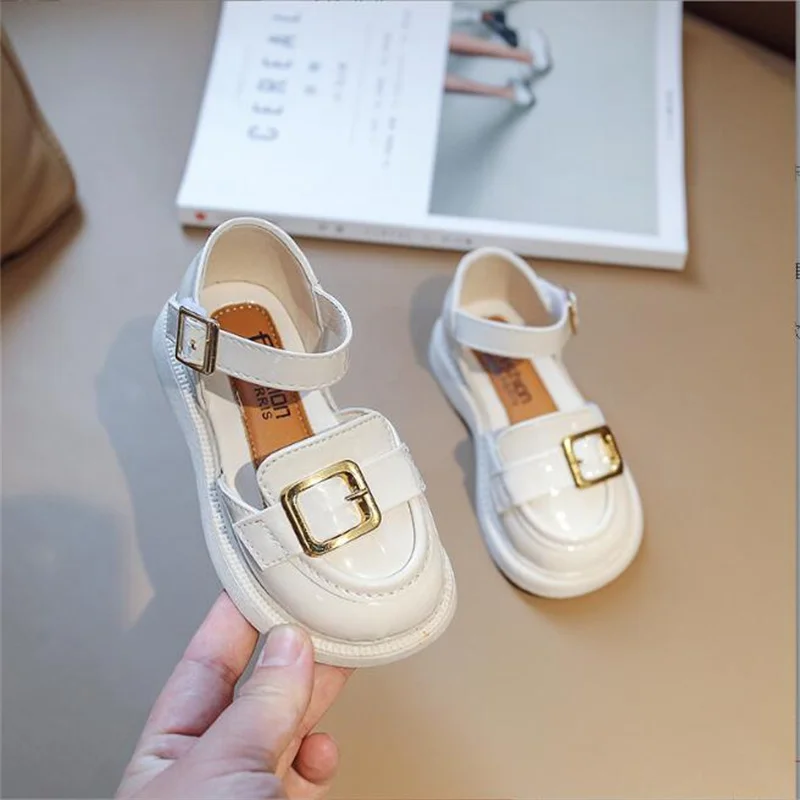 

Girls Black White leather Sandals Summer Kids princess shoes soft-soled performance shoes metal button Asakuchi Sandals