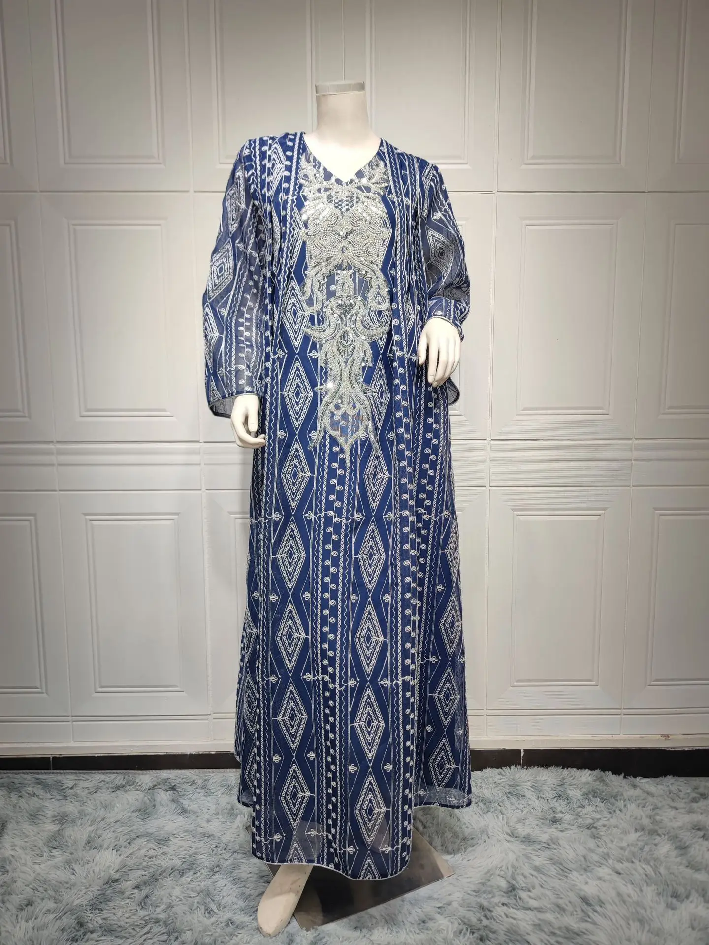 2023 Spring Summer Muslim Fashion Long Sleeve V-neck Embroidery Polyester Long Abaya Muslim Dresses Women Abaya Dubai