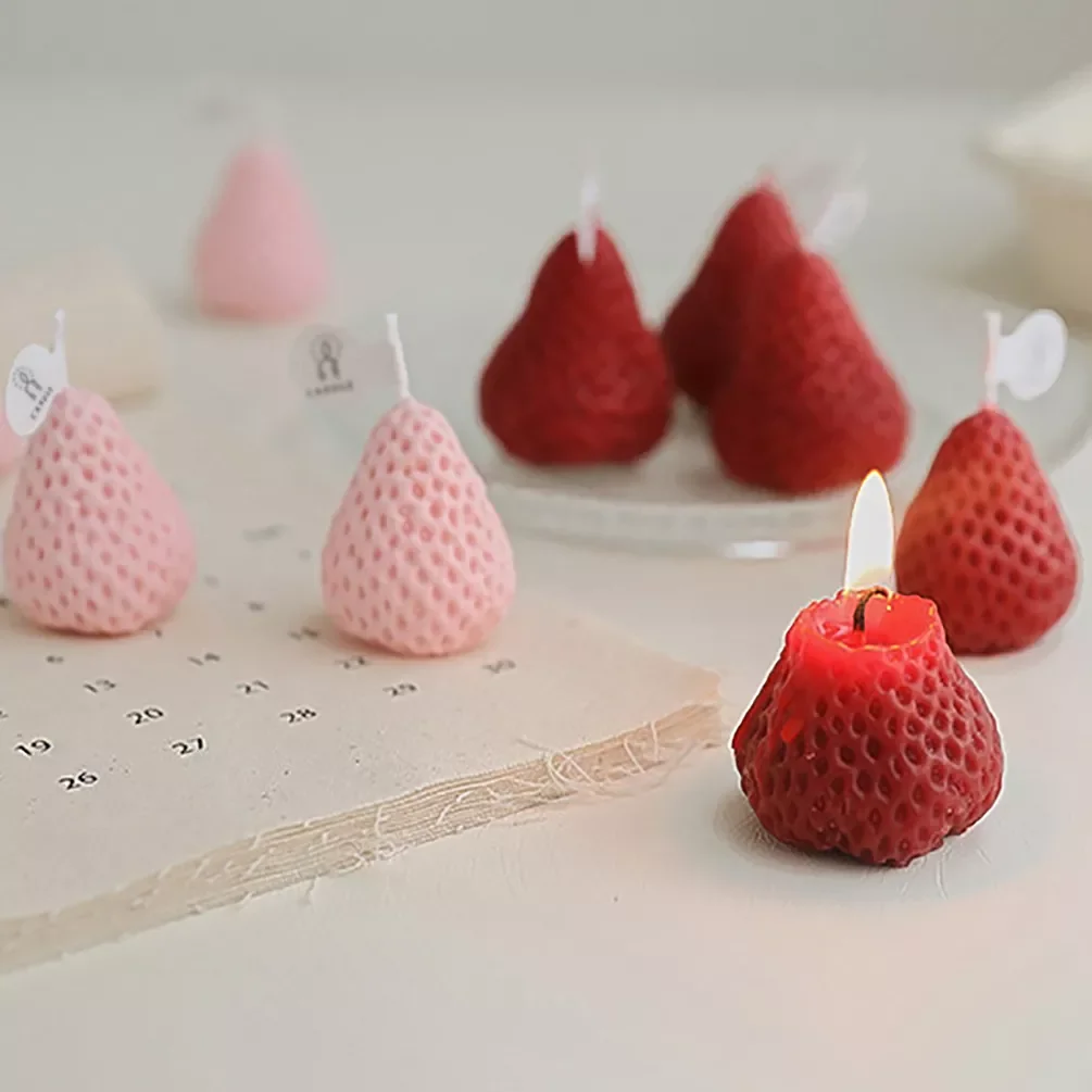 

1/4PCS Strawberry Decorative Aromatic Candles Soy Wax Scented Candle for Birthday Wedding Candle