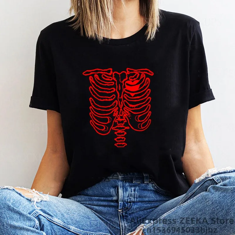 

Футболка женская летняя в стиле 90-х с принтом черепа и круглым вырезом