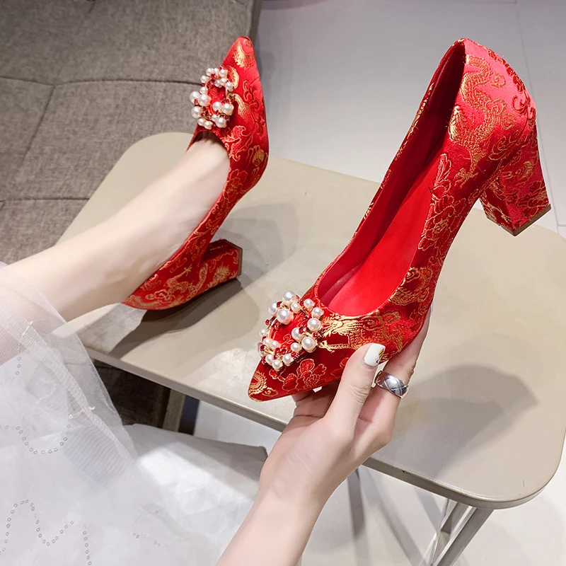 

2022 spring pointed fine heel metal decoration girls high heels KP2640