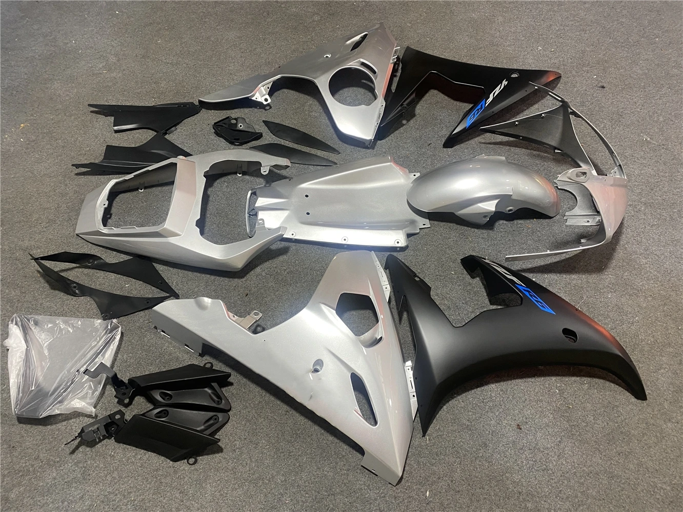 Комплект обтекателя мотоцикла подходит для Yamaha R6 03-05 YZF600 2003 2004 2005, обтекатель серебристо-черного цвета (art.: 3920cd898a987) - 3920cd898a987
