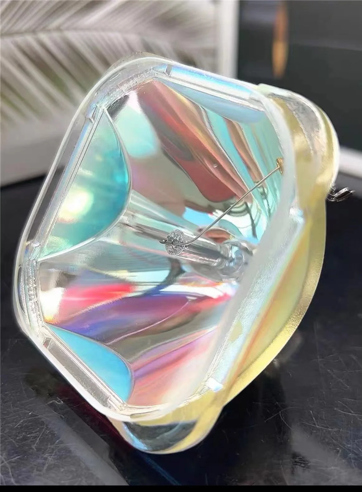 

Подходит для лампочек проектора 820/EMP-810/EMP-811