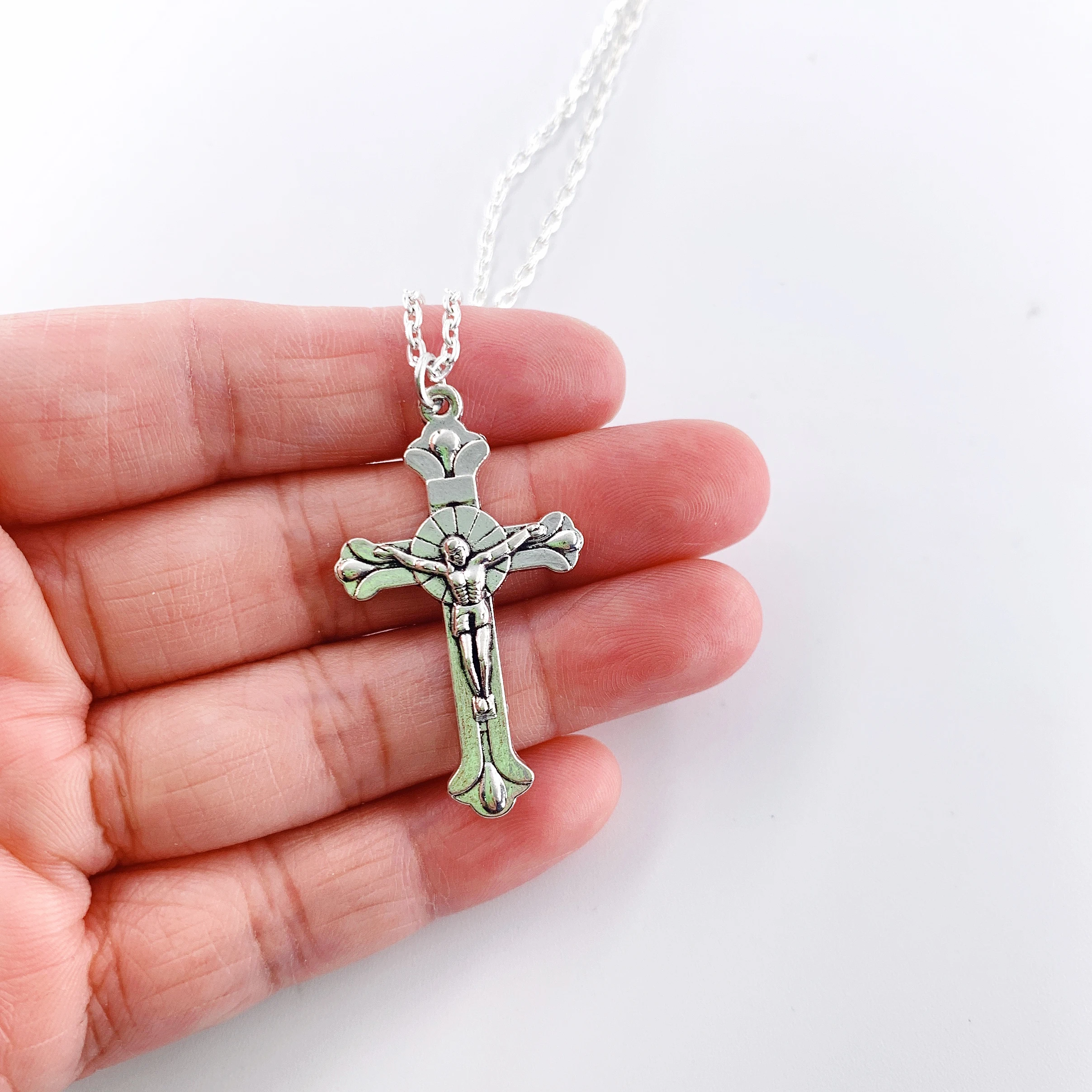 

Ожерелье с крестом Иисуса из сплава и серебра, 50 см