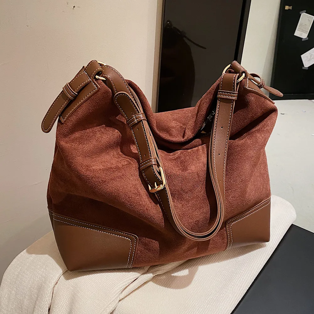 

Toptrends Suede Large Hobo Shoulder Bags With Zipper For Women 2023 Winter Vintage Designer Crossbody Bag Work Ladies Handbags