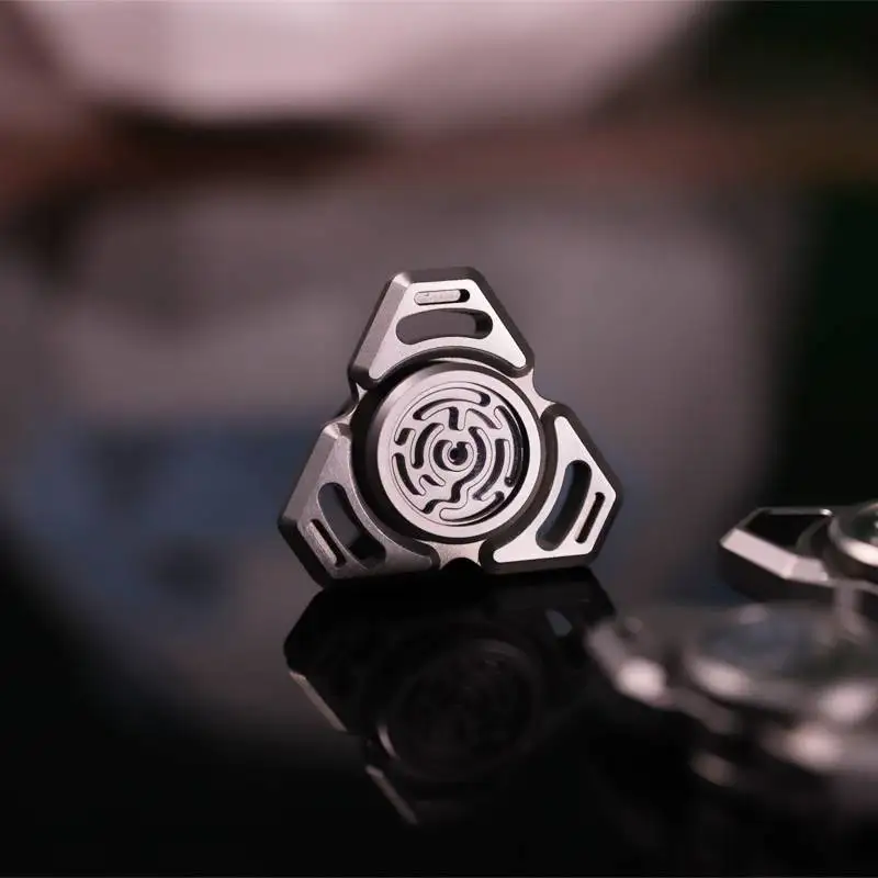 

EDC Fingertip Gyro Side Lock Maze Side Lock Titanium Alloy Gem Side Lock R188 Gyro Side Lock