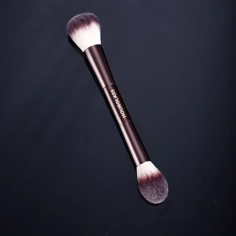 

Hourglass Lighting Edit Brush Double-Ended Fluffy Makeup Brush Face Contour Foundation Blush Highlighter Powder Makeup Tool