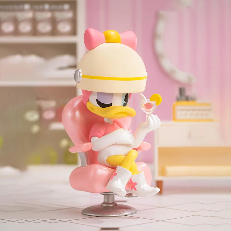 

Фигурки героев Диснея Микки и Минни Маус, современные красивые модели игрушек, коллекционная кукла, настольные украшения, подарок на день рождения и Рождество