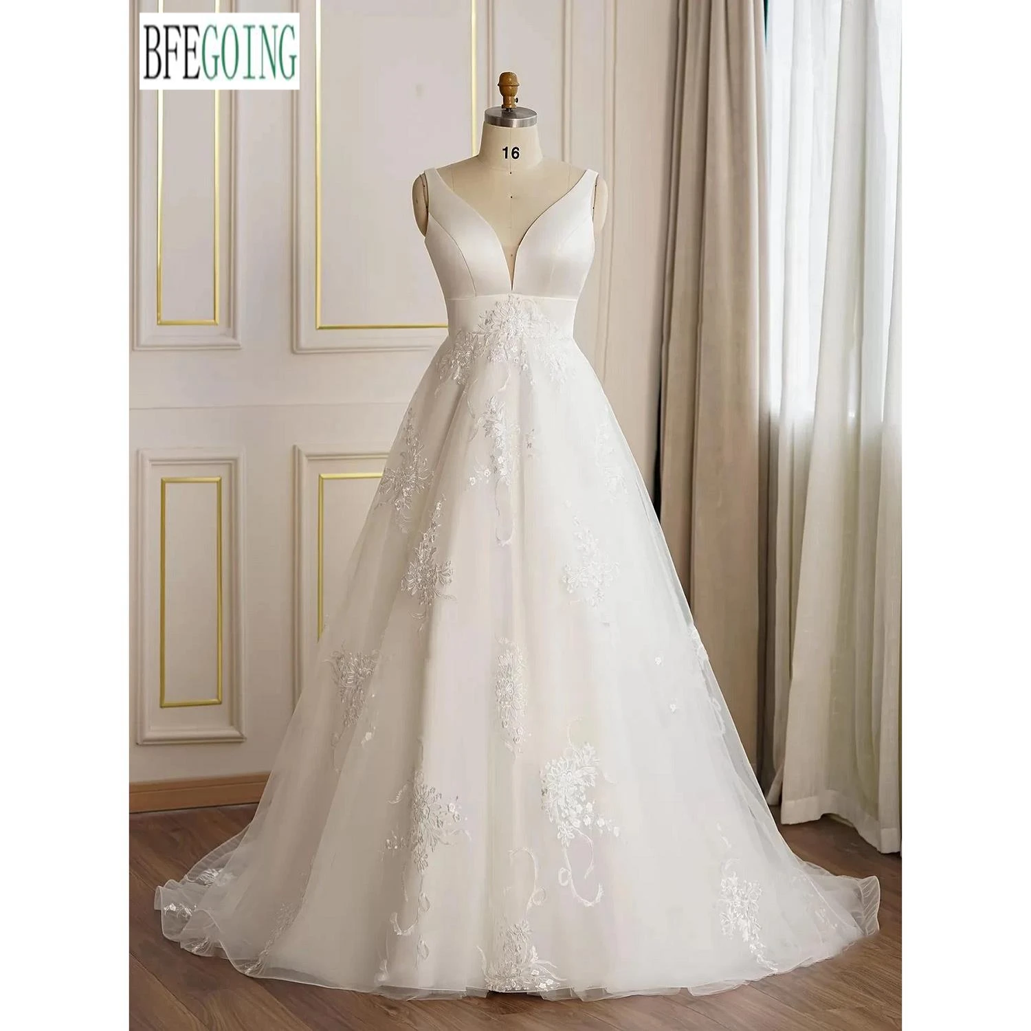 

Ivory Lace Appliques Tulle A-Line Wedding Dresses Chapel Train Custom Made Floor-Length Sleeveless Bridal Gowns