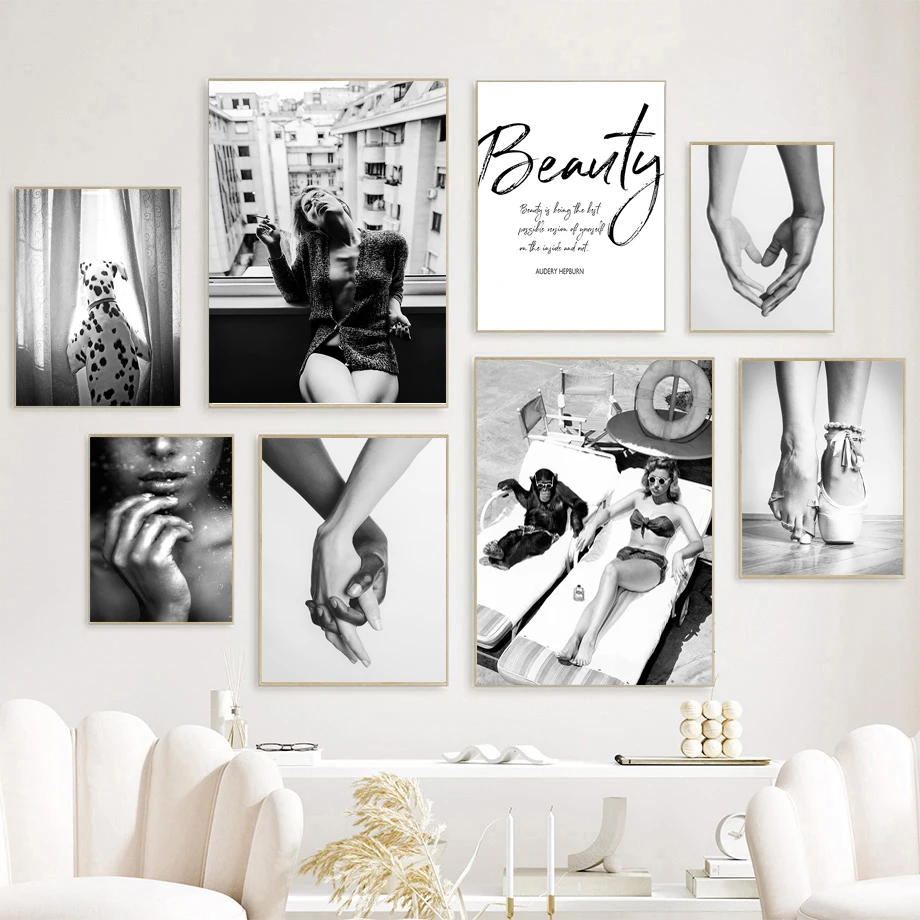 Постеры и принты с изображением двух рук сексуальной женщины черные белые