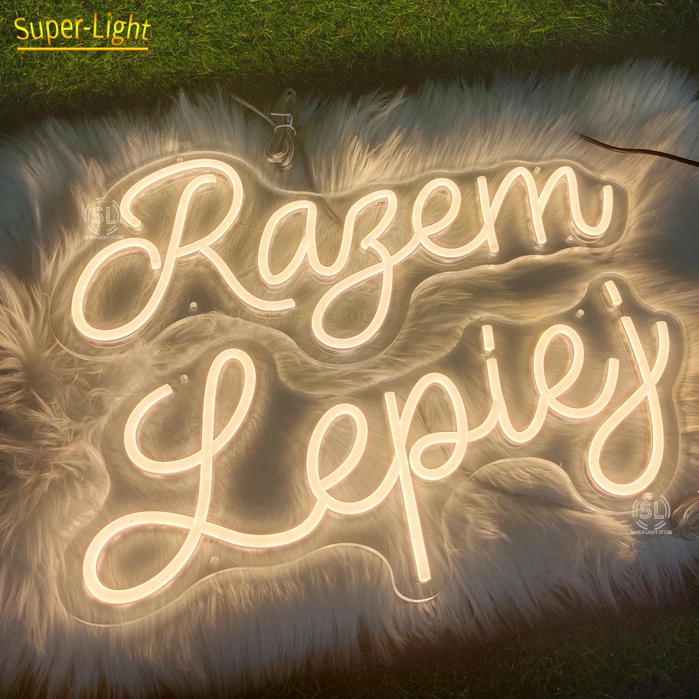 Неон. Вместе светиться. Loft park, нальчик. Неоновые кроссовки. Светящийся шарик с 3 режимами.