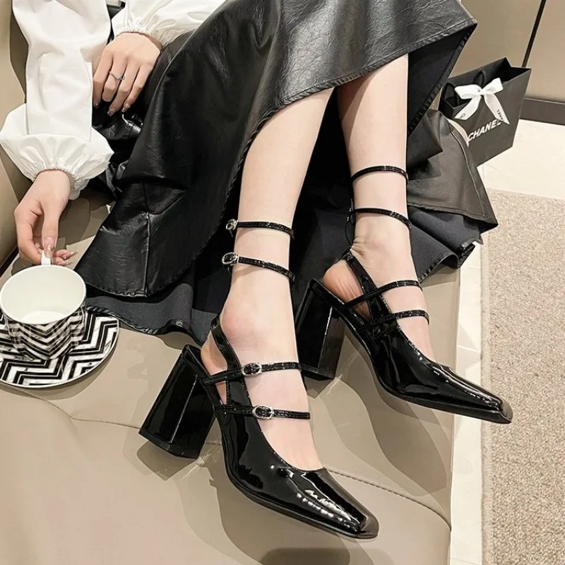 

Туфли-лодочки женские на квадратном каблуке, с ремешком на пятке