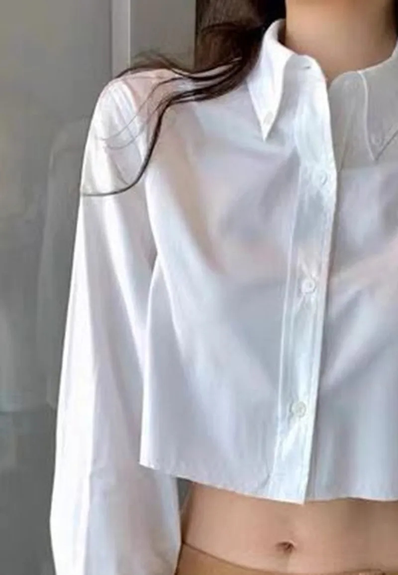 Женская короткая рубашка с вышивкой букв белая однобортная блузка отложным