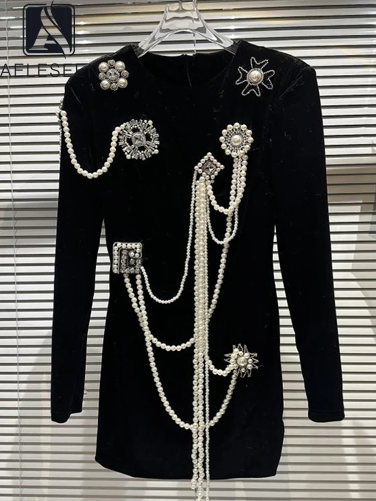 

AELESEEN Designer Fashion Women Velvet Dress 2022 Autumn Beading Pearls Crystal Shoulder Padded Elegant Slim Mini Party Club