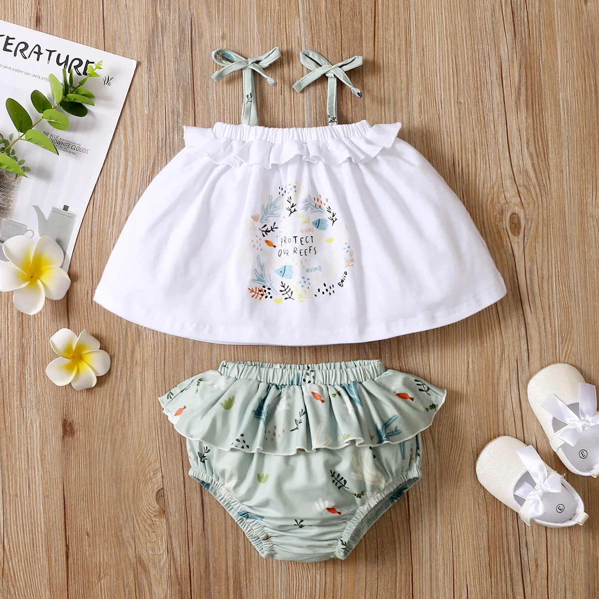 

Комплект летней одежды для маленьких девочек, топ на бретелях с буквенным принтом и шорты с цветочным принтом и оборками, комплект из 2 предм...