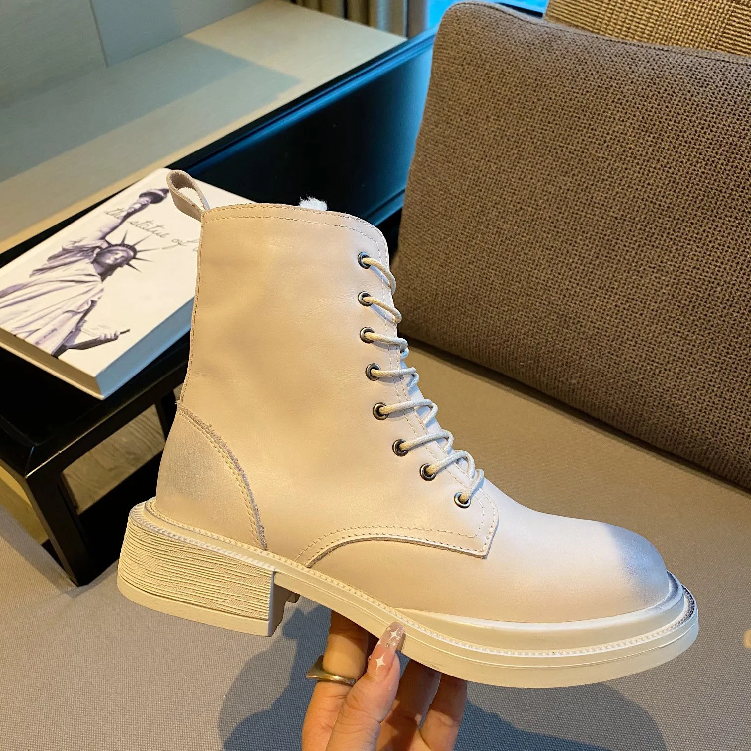 

New Brand Top U Winter Warm Women's Cow Leather Sheep Fur Snow Ankle Martens Leather Fashion Boot Shoes 22gh02
