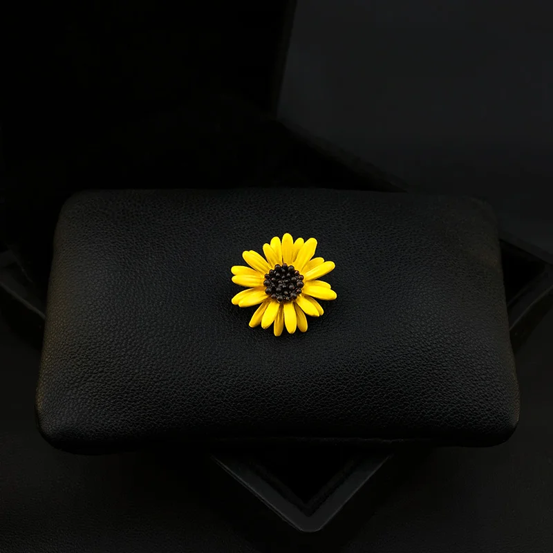 

Mini Cute Little Daisy Brooch Women Sunflower Suit Shirt Accessories Cardigan Anti-Exposure Corsage Yellow Collar Pin Jewelry