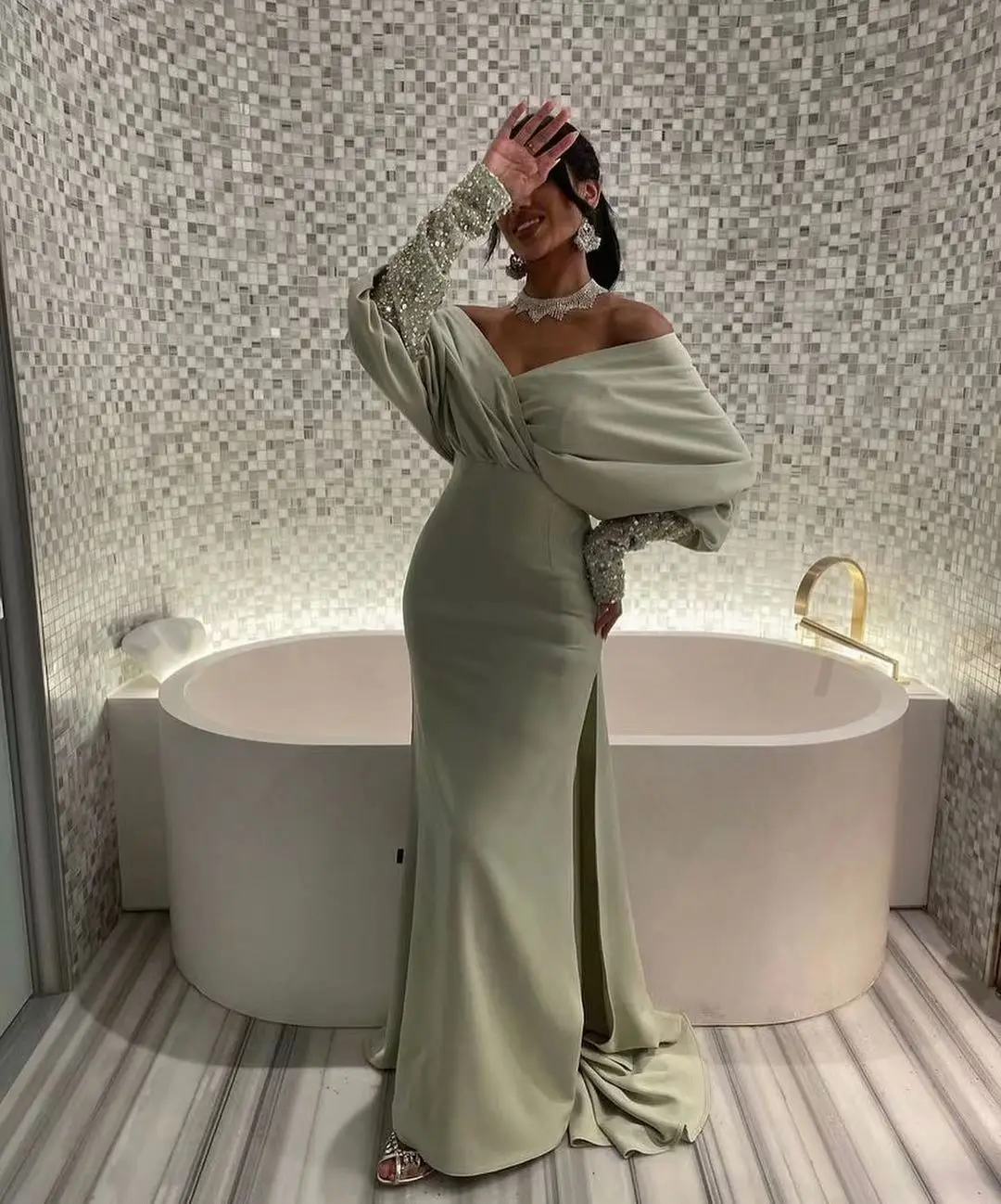 

Meetlove Sage Satin Long Sleeves Prom Dresses Off the Shoulder Backless Floor Length Saudi Arabic Women Evening Party Dress