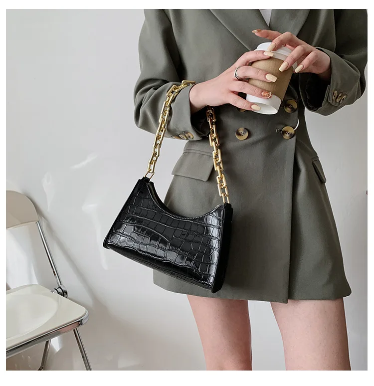 

Crocodile Pattern Zipper Handbags New Fashion Texture Embossed Lacquer Shoulder Bag Simple and Small Square Bags for Women 2023
