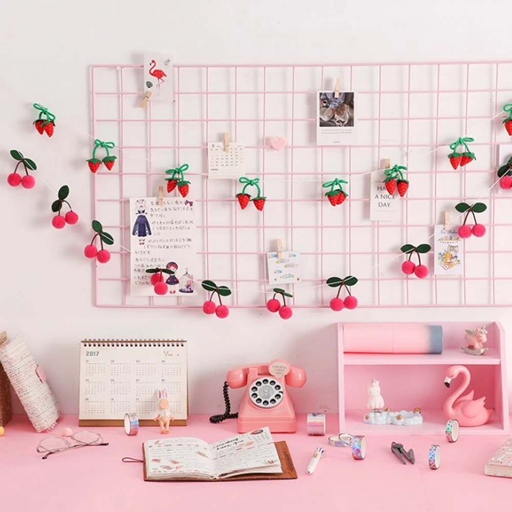 Вишневый войлочный шар