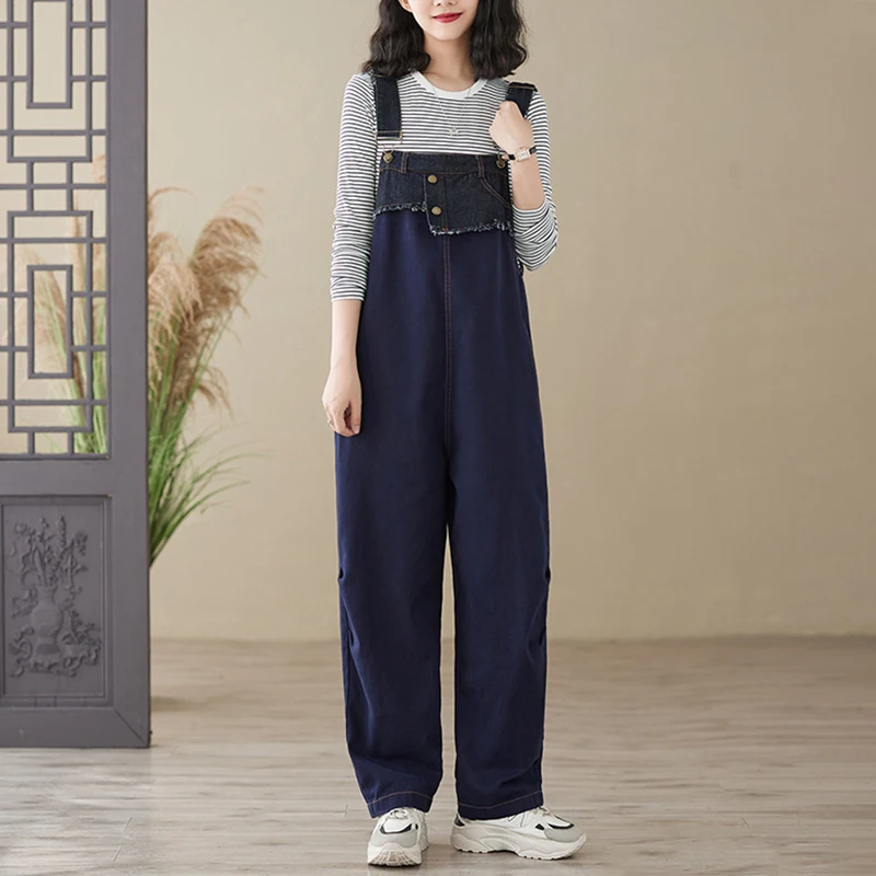 Комбинезон женский джинсовый свободного покроя с широкими штанинами и