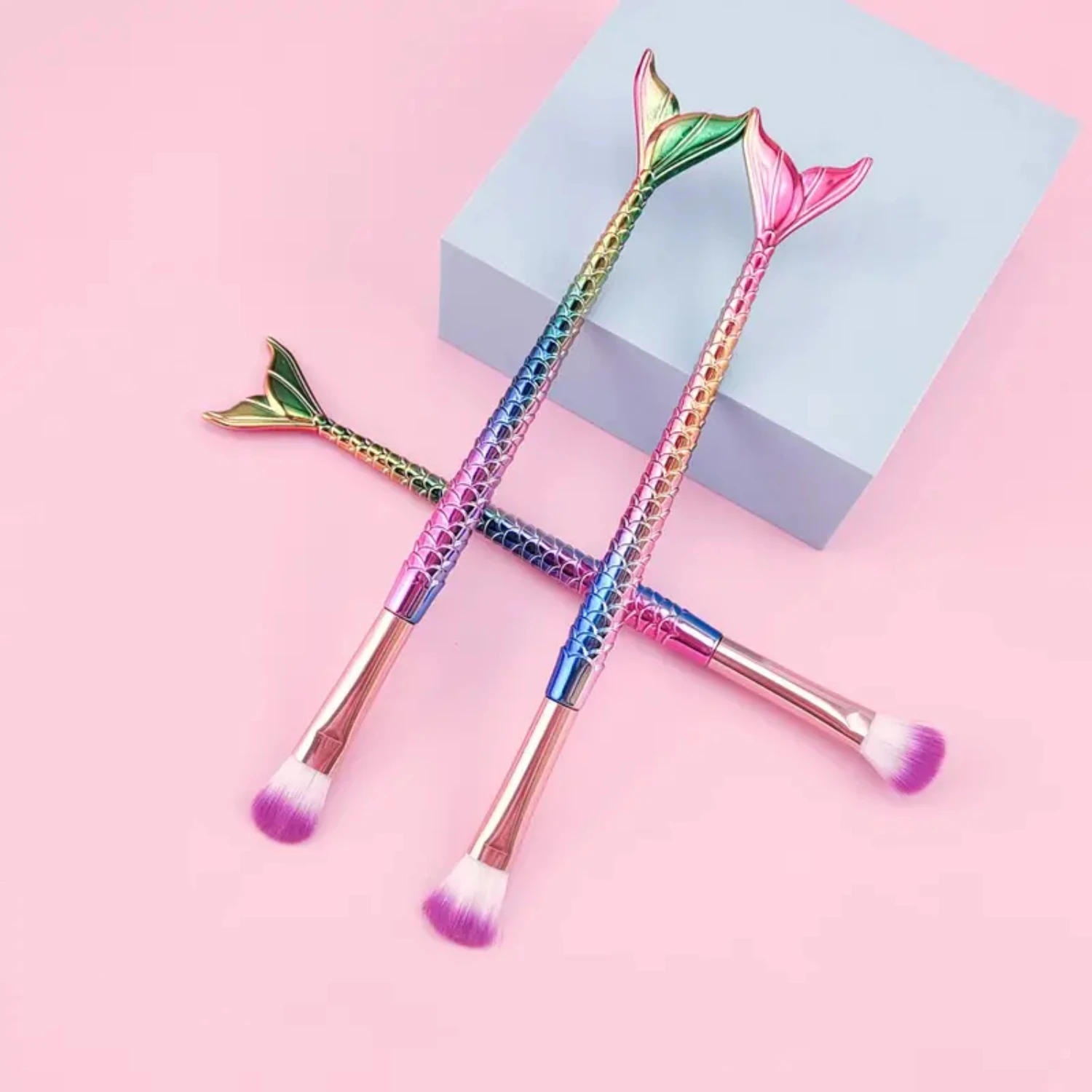 Colorful Mermaid Fishtail Makeup Brush - Professional Eyeshadow for Beauty Lash supplies Paint brushes Brow brush