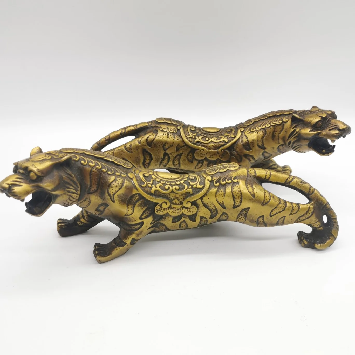 

Chinese Antique Bronze Brass Zodiac Animal Tiger Ornament Statue Geomancy Fengshui Good Luck Wealth Office Home Decoration