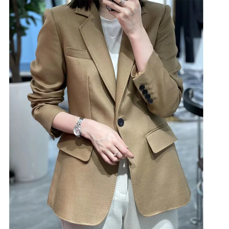 Рисунок 4 - Высококачественный весенний шерстяной костюм