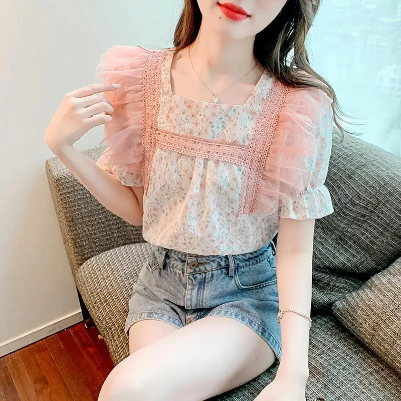 

Casual female blouse 2022 short -sleeved fashion recipe design lace splicing printed lotus leaf edge slim -fitting blouse women