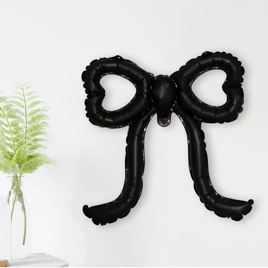 

Розовые и бежевые воздушные шары с бантами