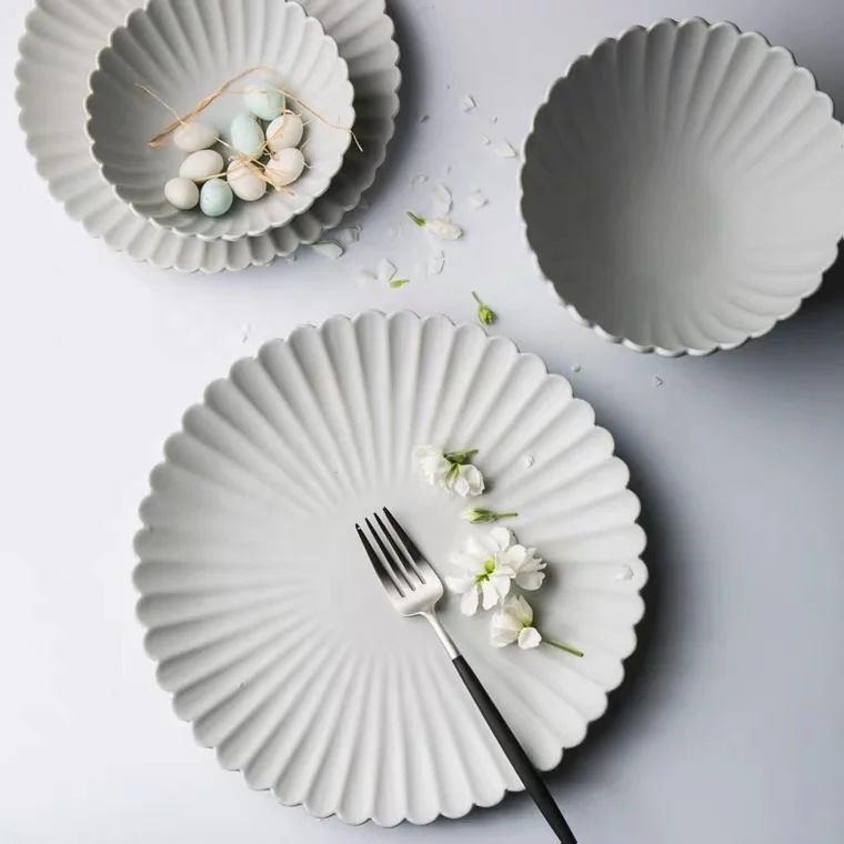 

New Tableware Elegant White Embossed Plates For Wedding Decor