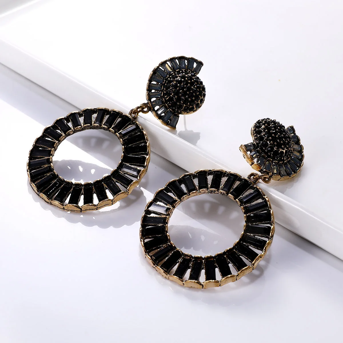 

Exaggerated Fashion Gold Color Sun Flower Hollow Geometric Circle Earrings for Women Engagement Pendant Earring Jewelry Brincos